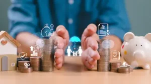 Herencia Persona prestando servicios legales en Burgos sobre herencias, realizando una partición hereditaria con sus manos